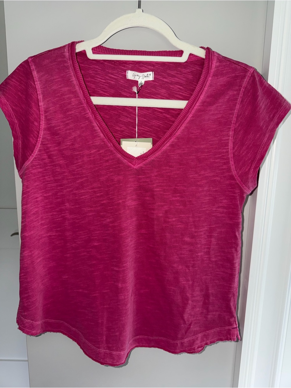 Grey State Women's Magenta Washed Pearl V-Neck Tee